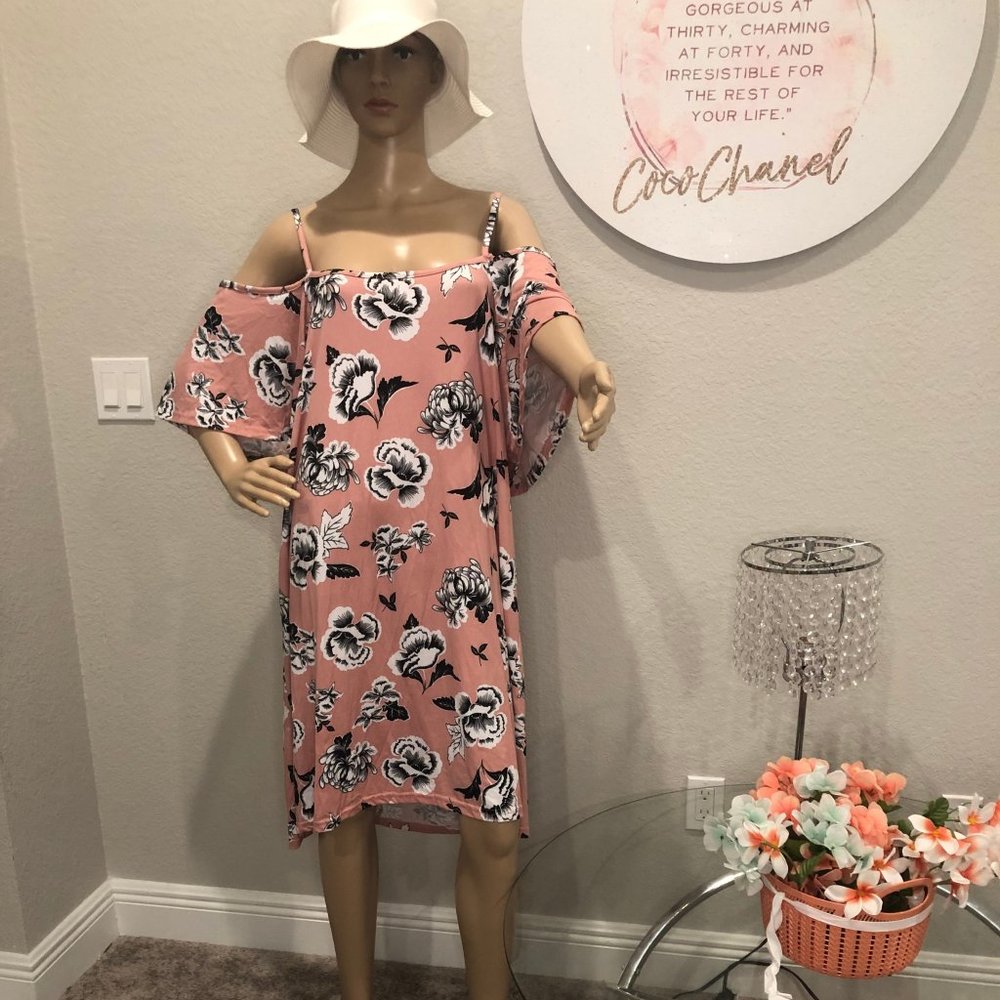 Great for summer! Off the Shoulder Pink Printed Dress (Plus Size)